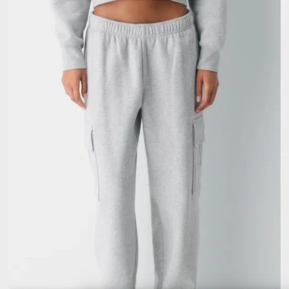 Aritzia TNA Gray Cozy Fleece Mega Cargo Oversized Sweatpant - Size XS - Picture 2 of 11